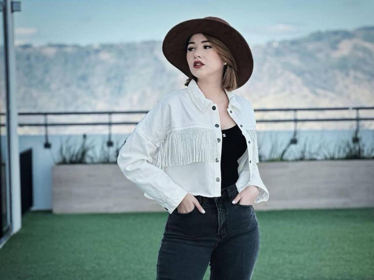 Jennifer Aplícano es una reconocida actriz, comediante e influencer hondureña. 