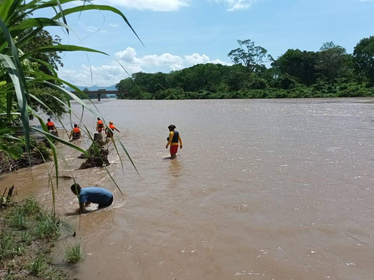 El pequeño cuerpo fue hallado y posteriormente se le entregó a sus apesarados familiares.