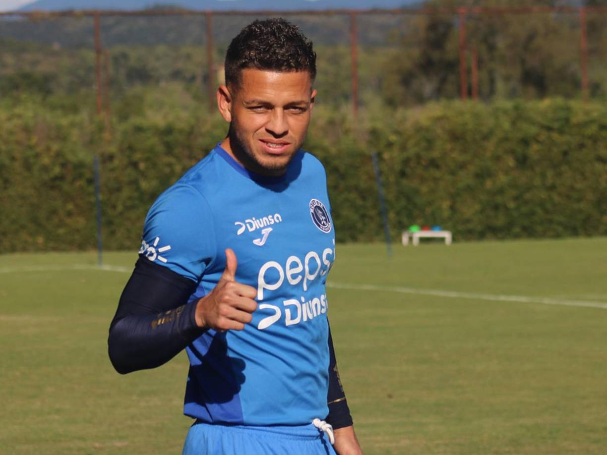 Marcelo Santos: Será uno de los zagueros centrales.