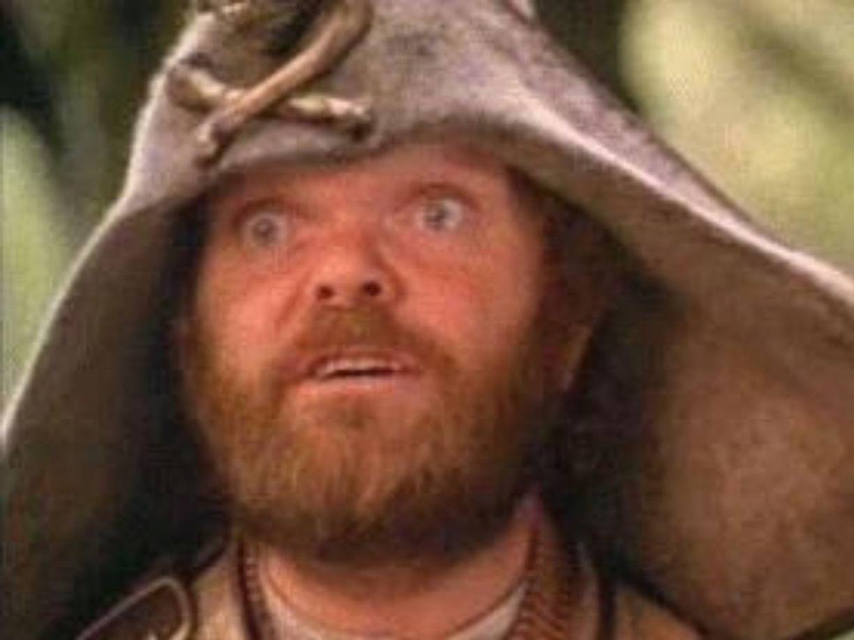 Jack Purvis: interpretó varios papeles en el universo de ‘Star Wars’: el principal Jawa en “A New Hope”, el jefe ugnaught en “The Empire Strikes Back”, y Teebo el Ewok en “Return of the Jedi”. Purvis falleció en 1997 cuando tenía 60 años.