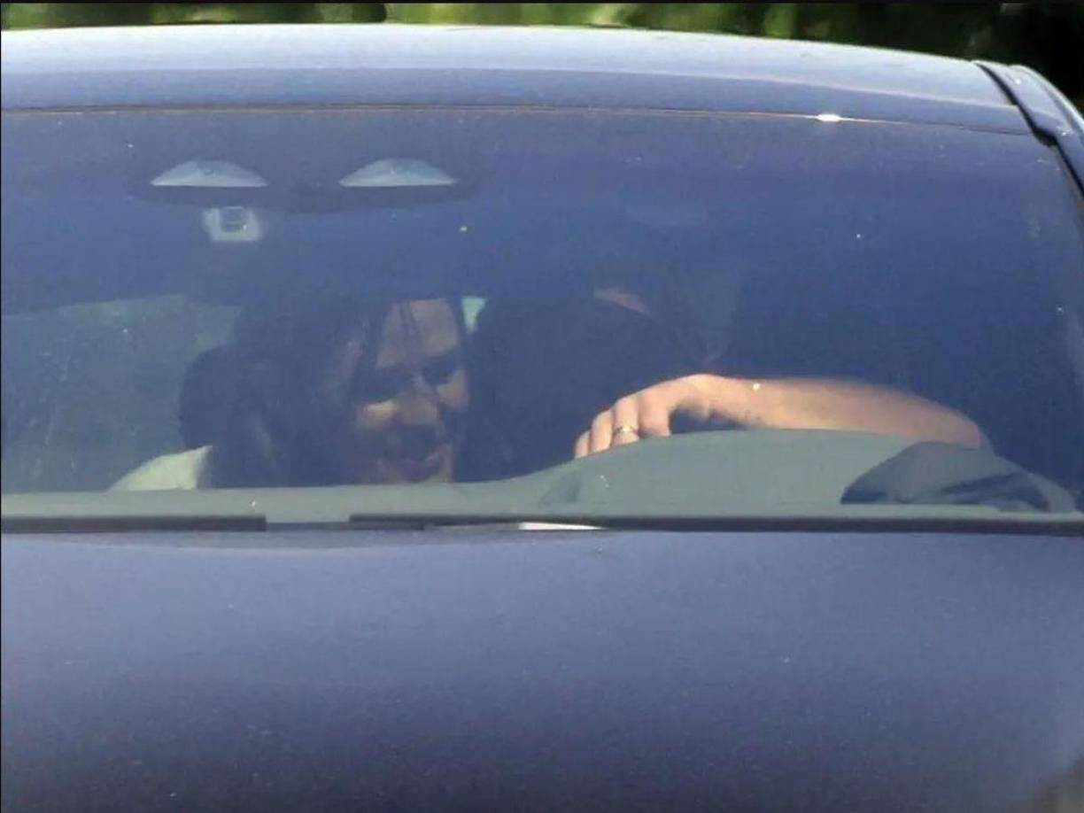 Recientemente, el sitio Page Six compartió unas fotografías en las que se ve a los exesposos compartiendo un abrazo en el interior del automóvil de Affleck.