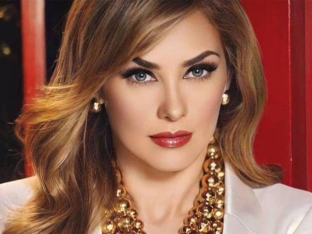 En la grabación, la también cantante y presentadora aparece cantando un trozo de la famosa canción que interpretan Maluma y Carín León, ‘Según quién’, cuya letra dice así: ‘Dile al que te está informando que te está malinformando, que te informe bien’.