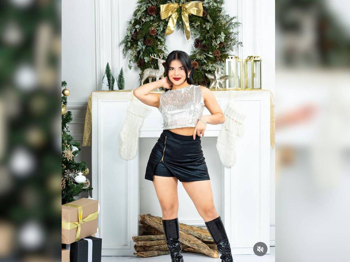 Su larga cabellera negra y su belleza natural la han hecho robarse los suspiros de sus seguidores. 