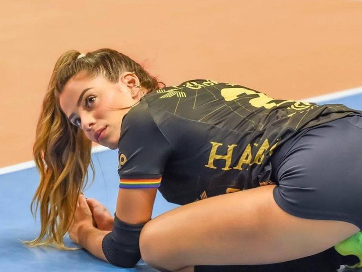 Key jugaba como líbero en el Vôlei Osasco. Es una apasionada al Voleibol. 