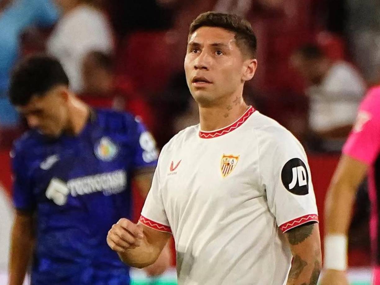 Según la información de Estadio Deportivo, River Plate ya comunicó al Sevilla esta semana que quiere a Gonzalo Montiel, pero que está lejos de la petición de 5 millones realizada por el club andaluz. El jugador quiere salir, pero la operación no avanza.