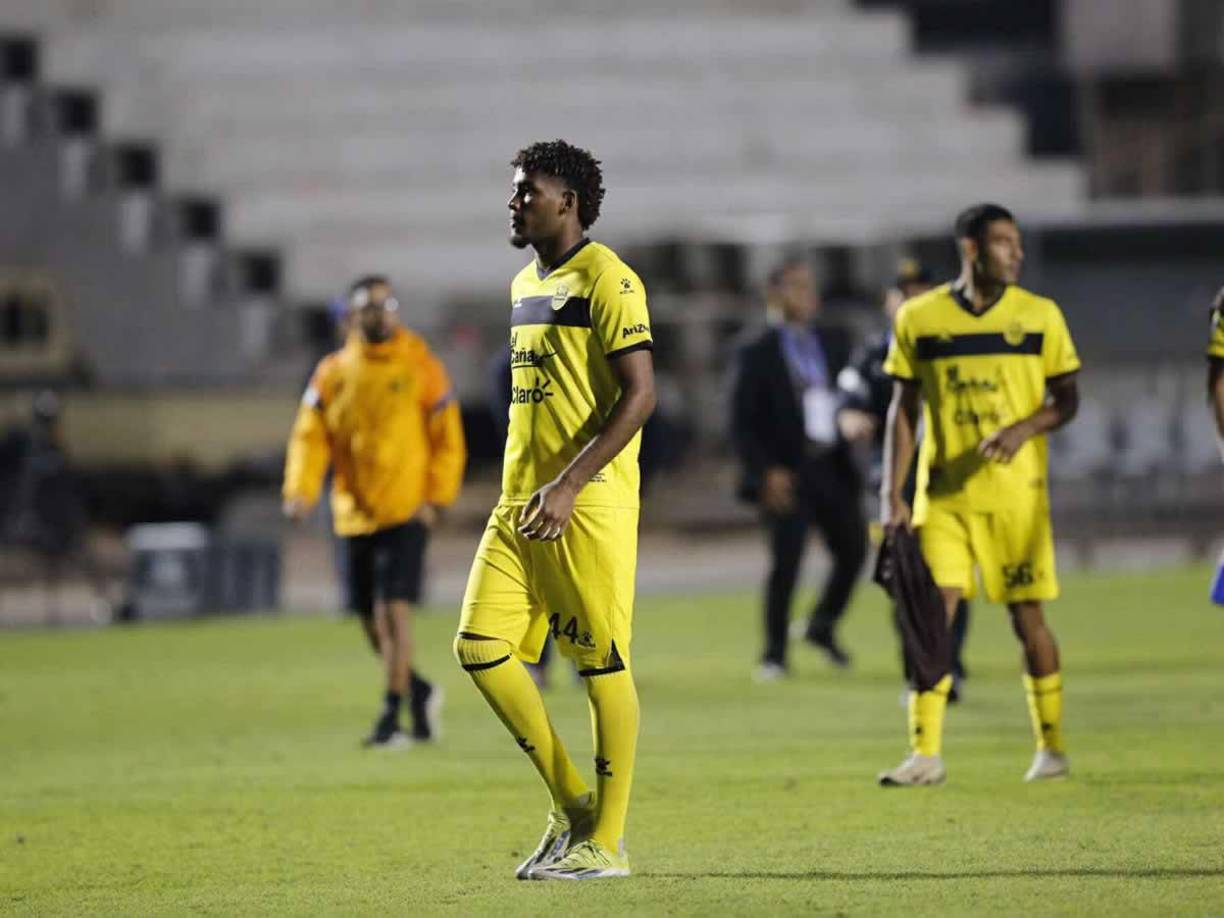 Otro proceso que fracasa. La tristeza en el rostro de los jugadores del Real España por la eliminación en semifinales contra el Motagua.