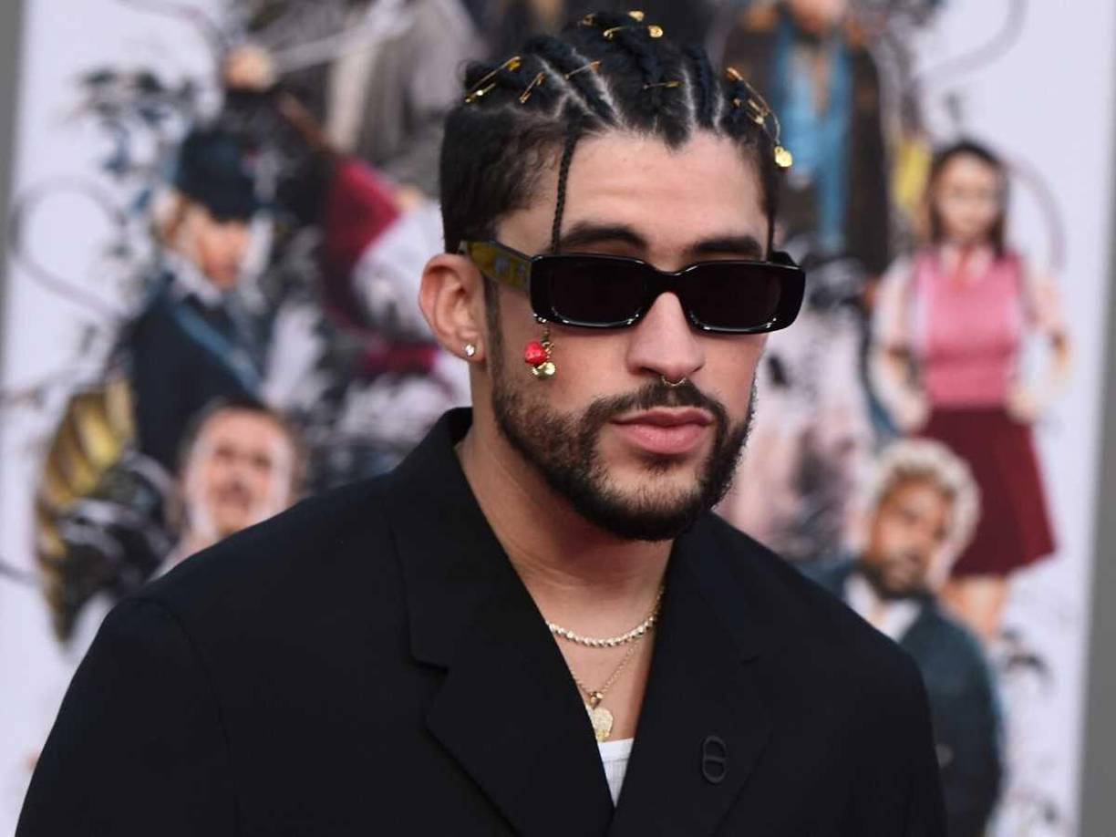 En las redes sociales, los rumores sobre las razones detrás de su cirugía de emergencia no se hicieron esperar, y surgieron todo tipo de especulaciones. Sin embargo, una de estas versiones llamó la atención: que su supuesta cirugía estaba relacionada con el próximo lanzamiento musical de su compatriota Bad Bunny.