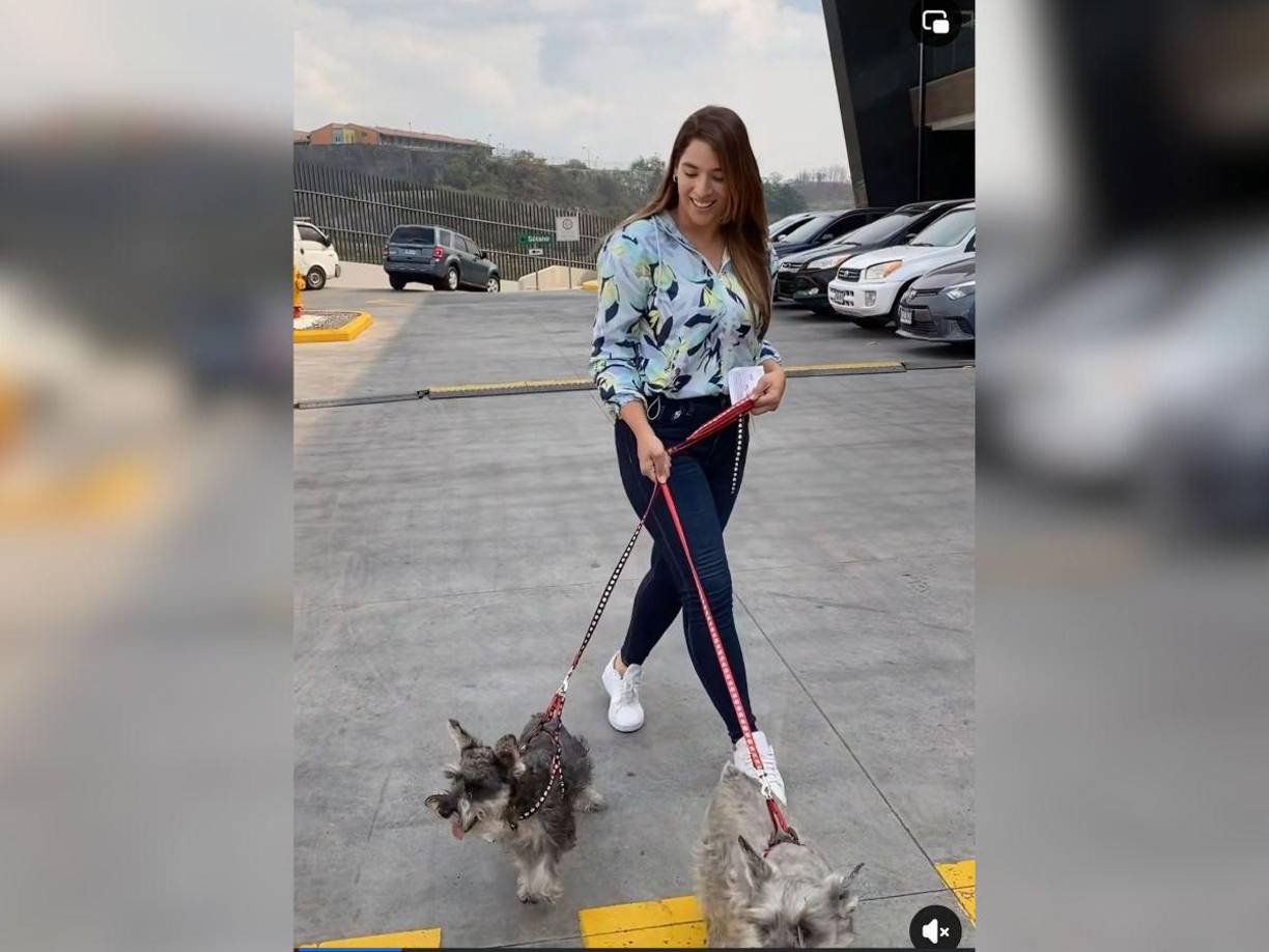 Para nadie es un secreto que Carolina Lanza en sus redes sociales se presenta como una amante de los animales y constantemente publica fotografías con sus perritos. 