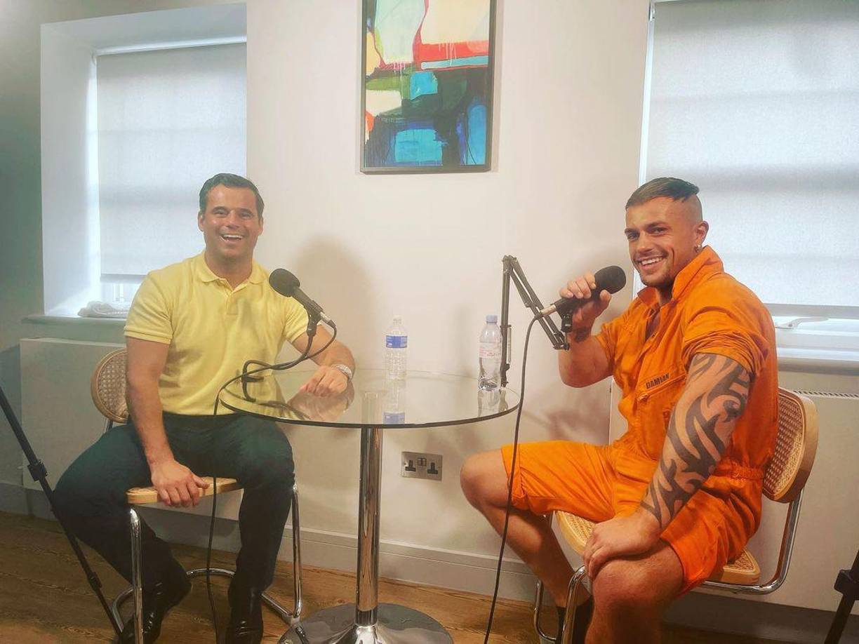 En el Crystal Palace era considerado una “joya” hasta que por un delito menor estuvo en prisión. Una vez que recuperó su libertad, volvió a los campos de juego y también se dedicó a trabajar como pintor, albañil y decorador de interiores.