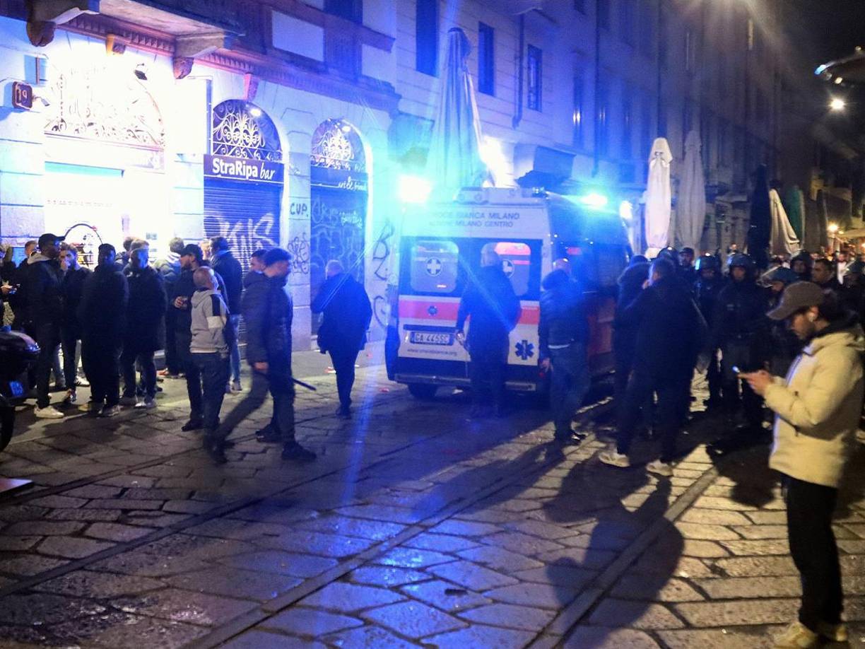 Cerca de 50 aficionados del Milan y del PSG, protagonizaron enfrentamientos violentos en Italia.