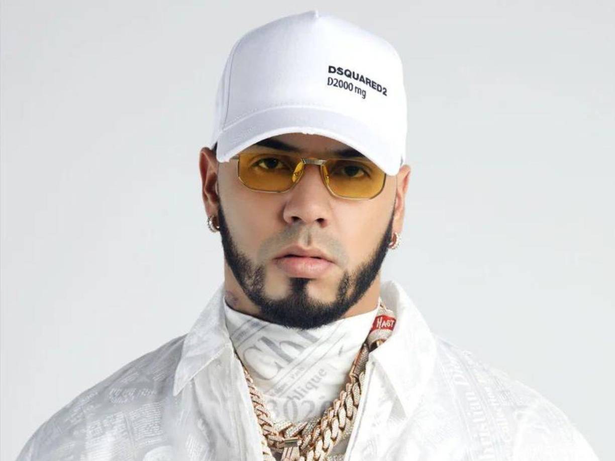 “Yailin es la madre de mi hija”, dijo el intérprete de “McGregor”. “Mira, no estoy con ella, pero es la madre de mi hija. Dijeron setenta mil cosas de primer momento que pasó, que la pisotearon, dijeron mil asquerosidades y porquerías, de todo, que decían y de todo, tratando de j*derla, de dañarle el nombre y a mí sin c*jones me tuvo nada de lo que dijeron”, expresó el cantante. 