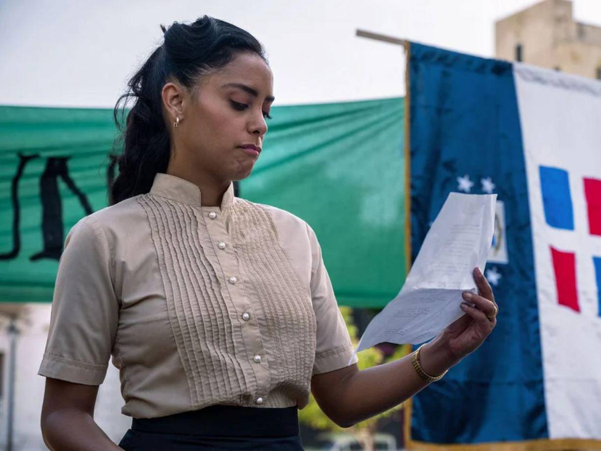 Grabada en distintas locaciones de Colombia y con una minuciosa reconstrucción de época, la serie aborda problemáticas como la violencia de género, la reivindicación de la mujer, el empoderamiento femenino, la corrupción política y el abuso de poder.