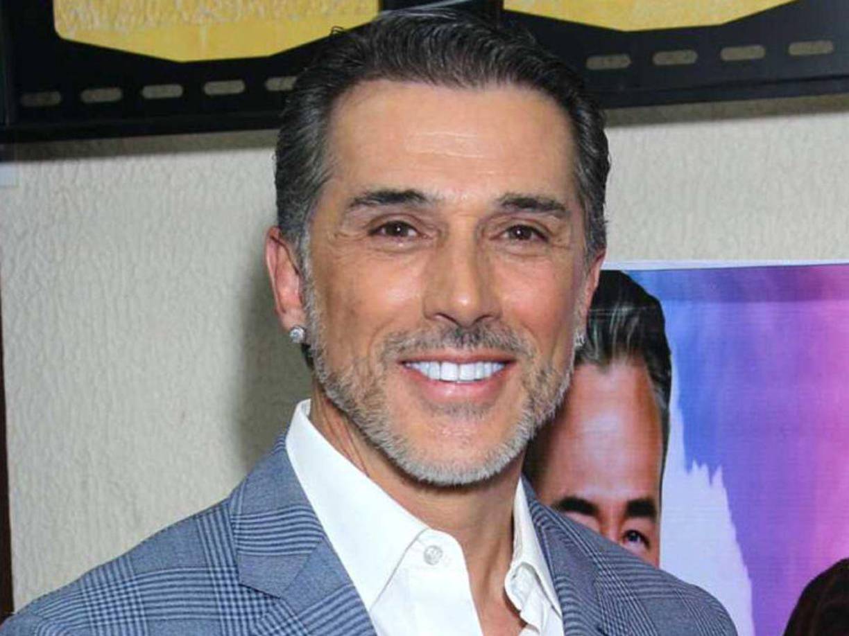 “Mi problema con ella también tuvo que ver por mi disciplina. Ella era muy chica, muy joven. Tenía 19, 20 años. Empezaba su carrera. Yo ya traía un background (formación) y yo quería que fuera disciplinada. Me convertí como en su papá. La quise proteger. Dije o somos pareja o soy el papá o soy el mánager. Y ese fue un error, un error tremendo, que yo reconozco”, externó.