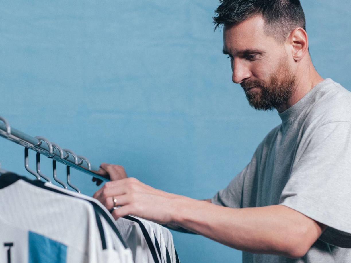 Cabe recordar que, las camisas de Messi no superaron esta vez la camiseta más cara jamás vendida en una subasta de los Chicago Bulls usado por el legendario Michael Jordan en las Finales en que logró su último anillo de la NBA en 1998.