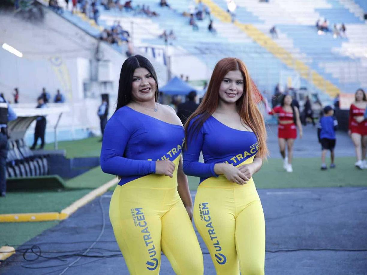 Las hermosas edecanes que adornaron la previa de la semifinal del Torneo Apertura 2024.