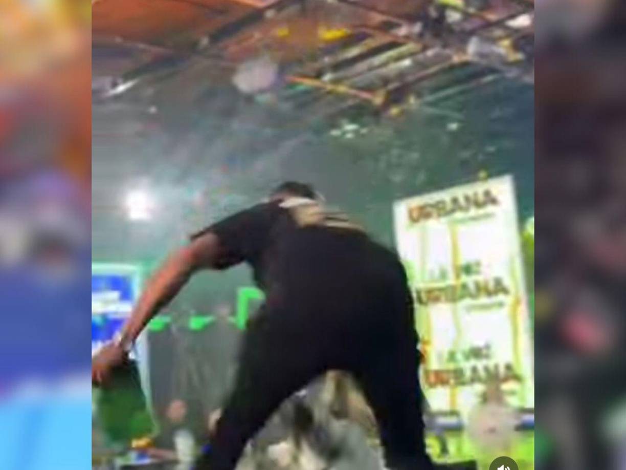 De inmediato, personas de la producción corrieron a su auxilio. 