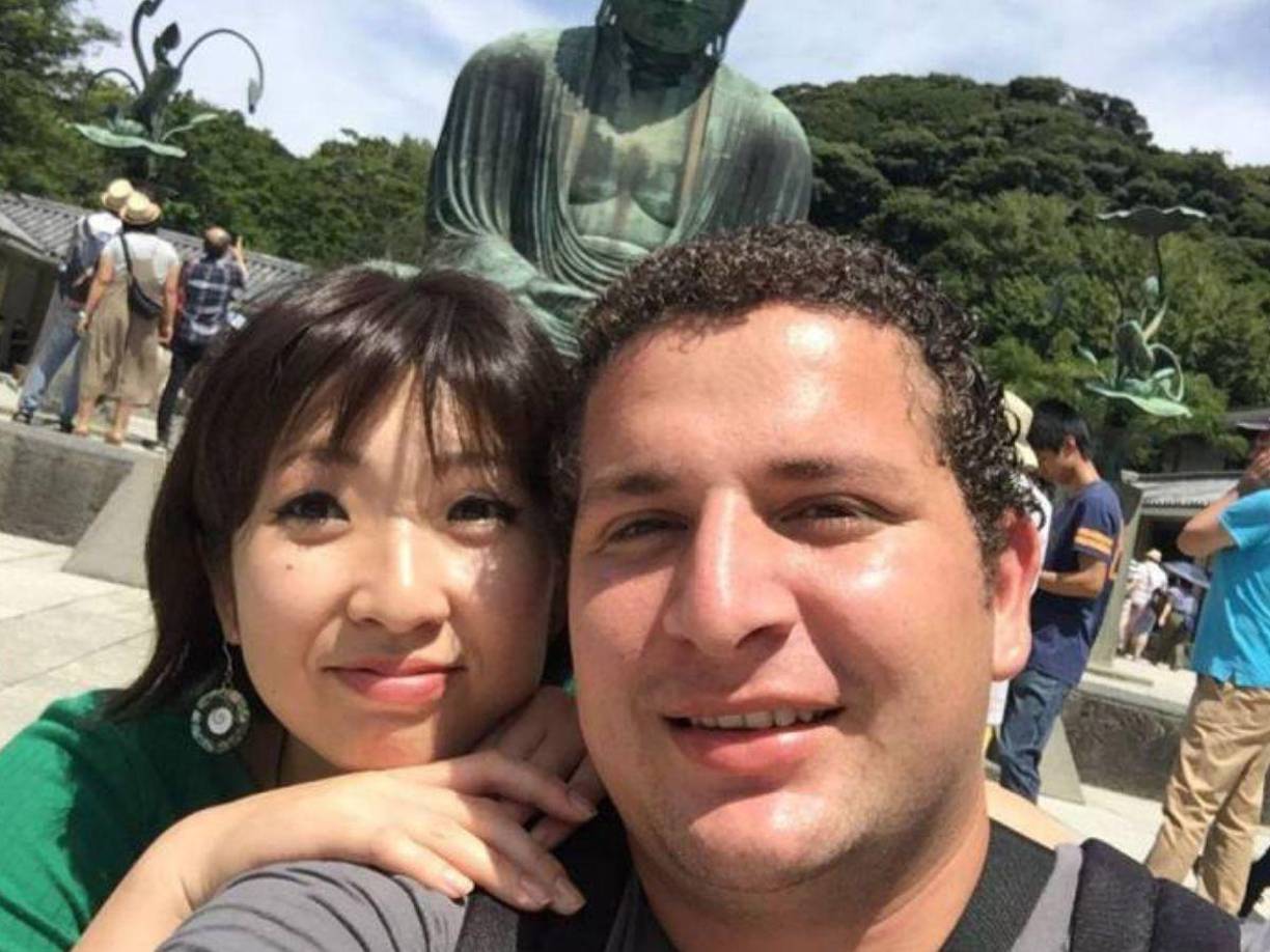 La historia se remonta al año 2016, cuando por casualidad a la japonesa le tocó ser vecina del hondureño. Luego de varias pláticas y salidas, se fueron enamorando e iniciaron una relación.