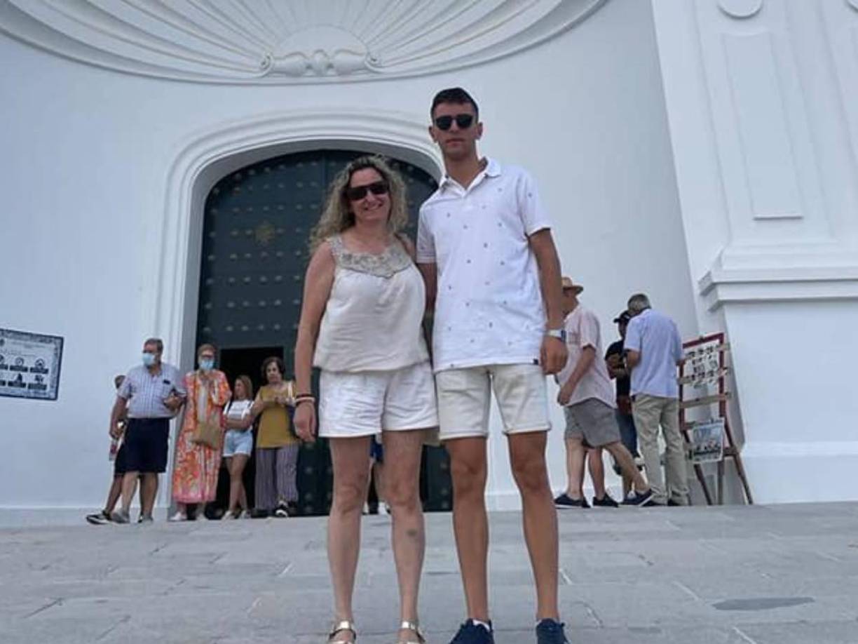 La autopsia del joven Álvaro Pérez Ortega, hallado muerto el viernes en Ciudad Rodrigo (Salamanca), ha revelado que tenía “marcas en el cuello” de posible origen violento, según ha informado el delegado del Gobierno en Castilla y León, Nicanor Sen.