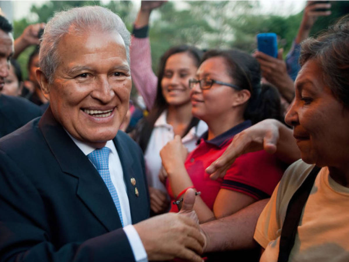 Sánchez Cerén, exguerrillero que busca con votos el poder en El Salvador