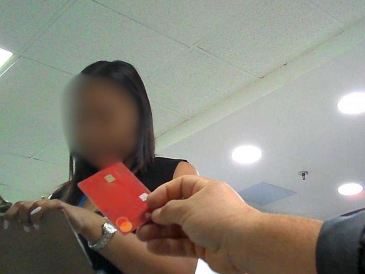 Los pacientes deben mostrar que usan tarjeta de crédito o de débito, para garantizar el pago.