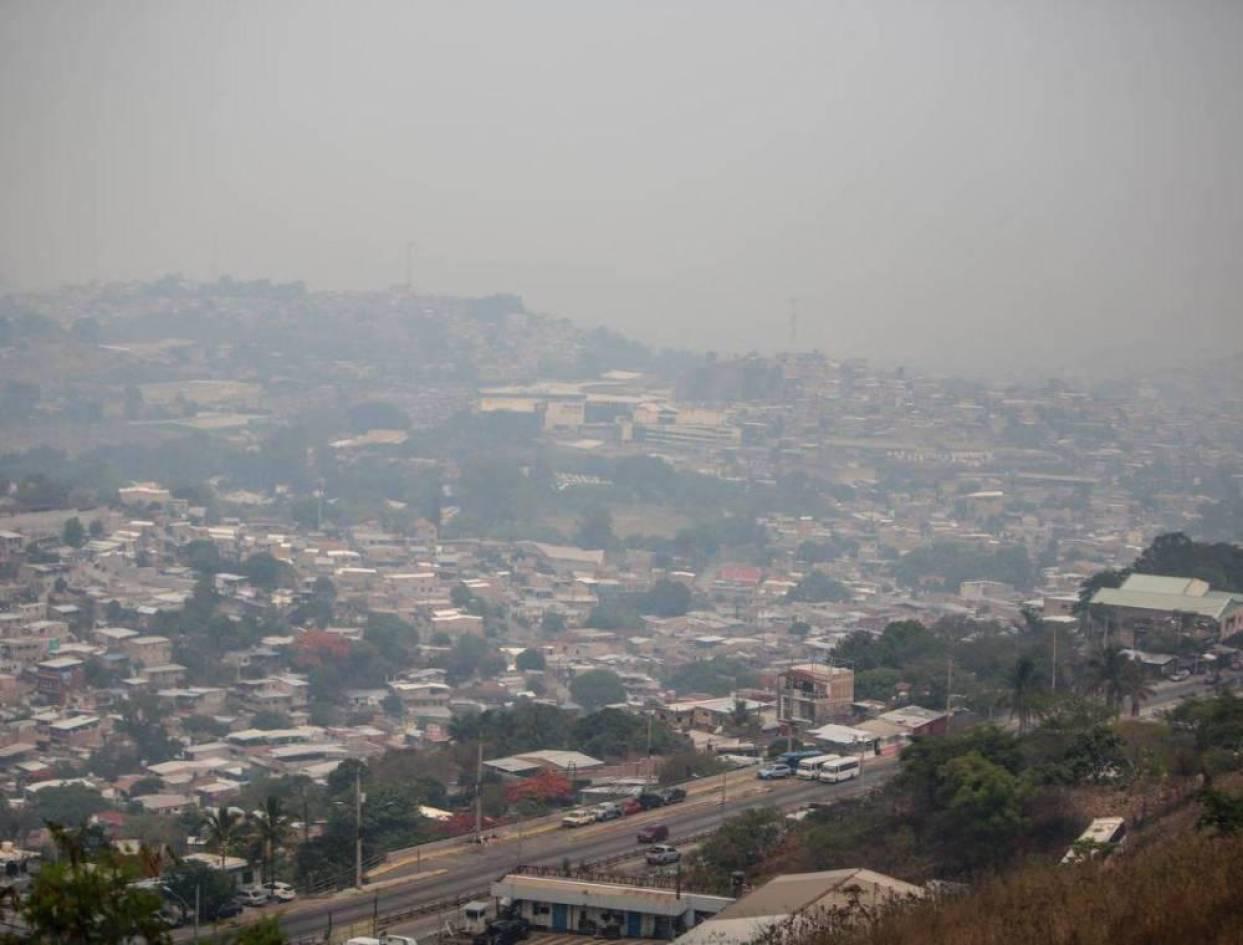Contaminación urbana cubre de niebla a Tegucigalpa