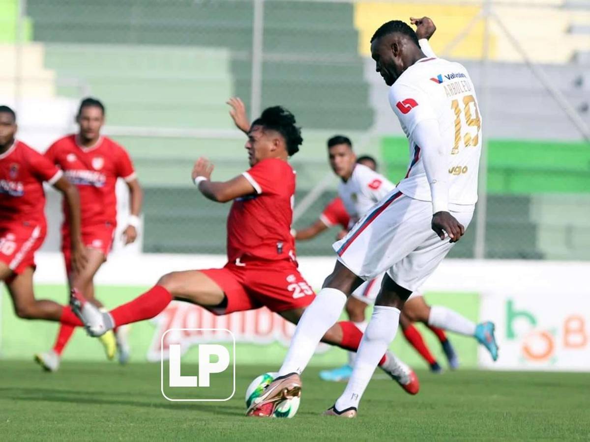 Yustin Arboleda tampoco pudo anotar y salió de cambio.