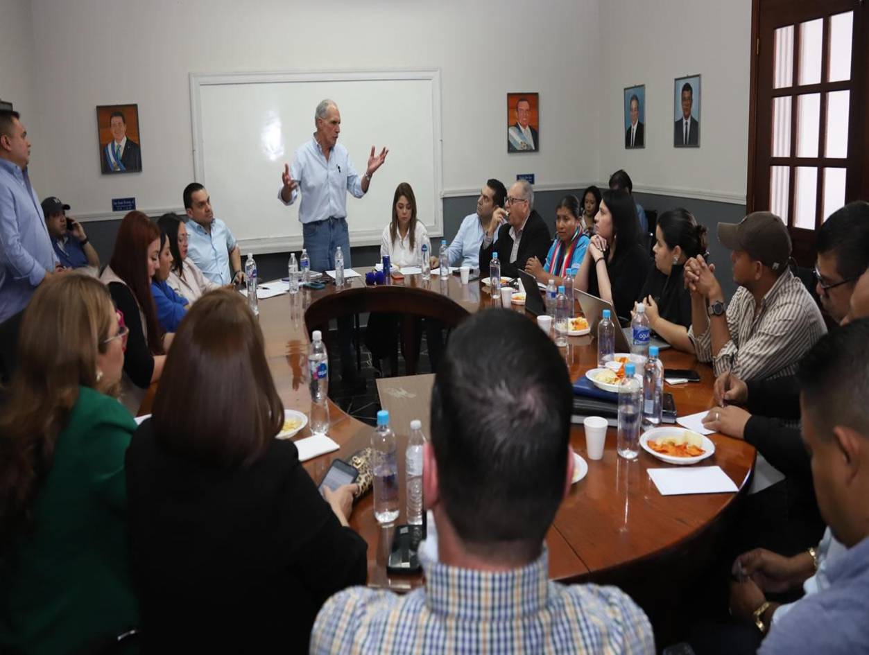 Nasry Asfura lidera primera reunión del nuevo Comité Central del Partido Nacional