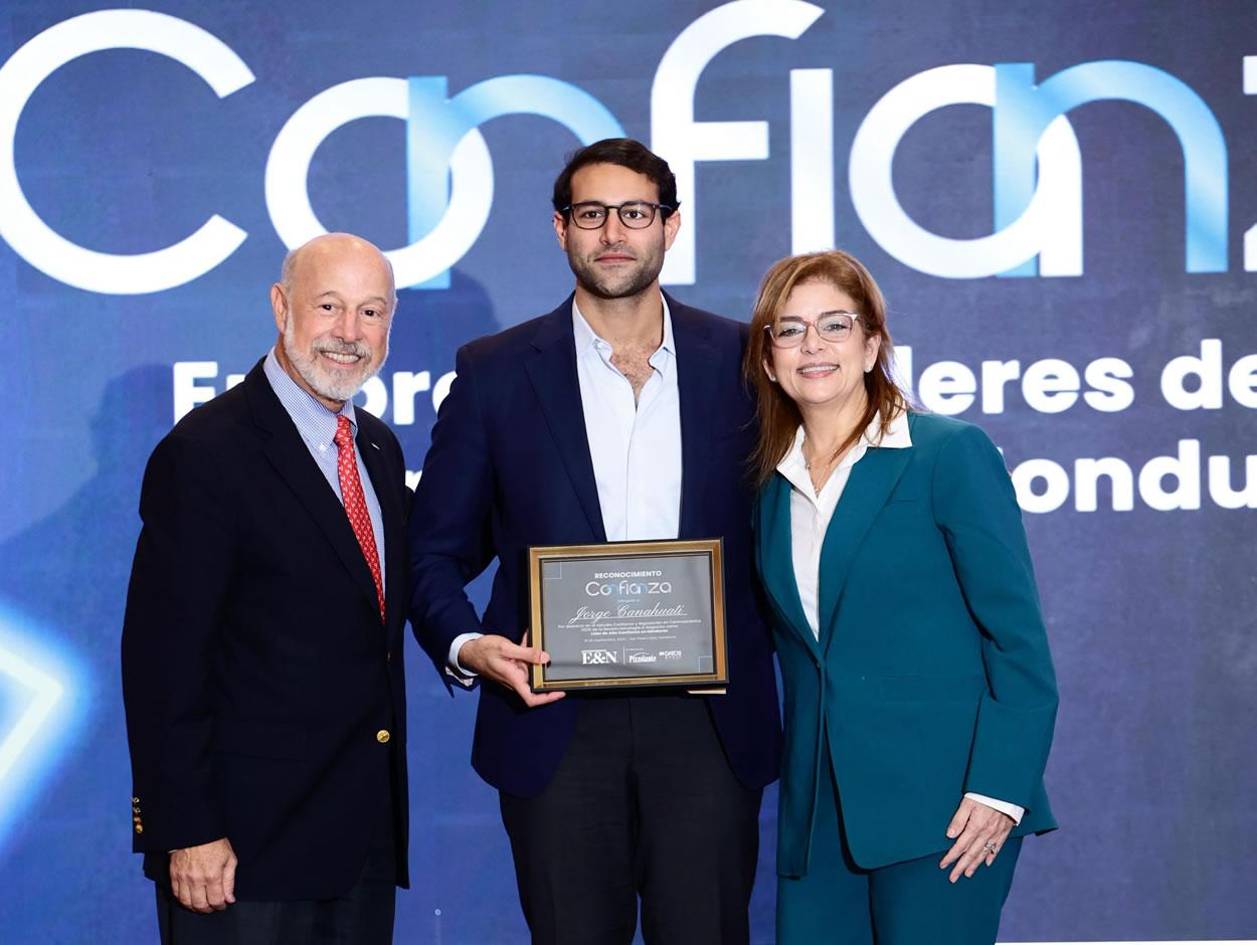 Premian a empresas y líderes de alta confianza en Honduras