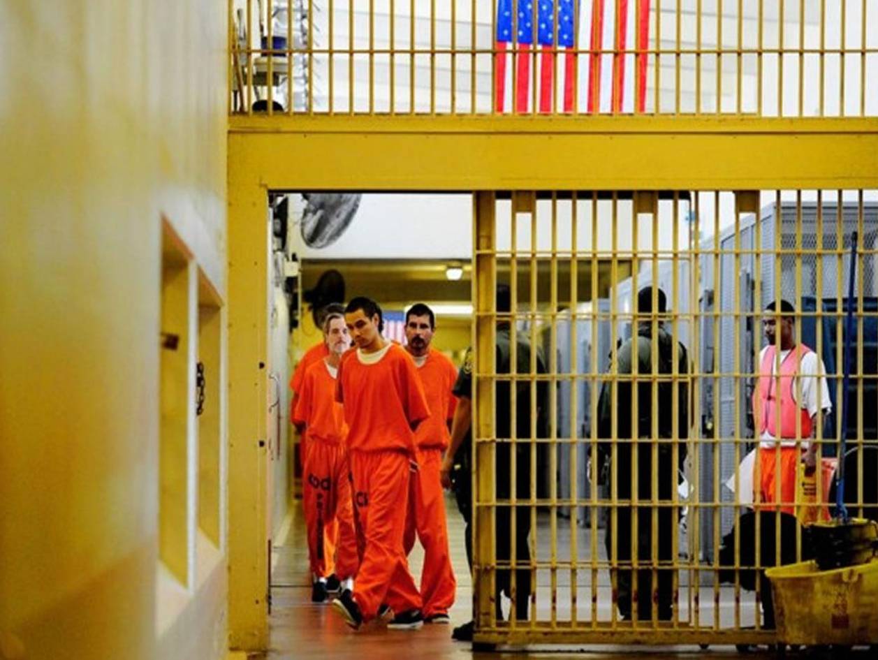 Tensión en EEUU: republicanos aprueban castigos de adulto para menores, demócratas denuncian exceso