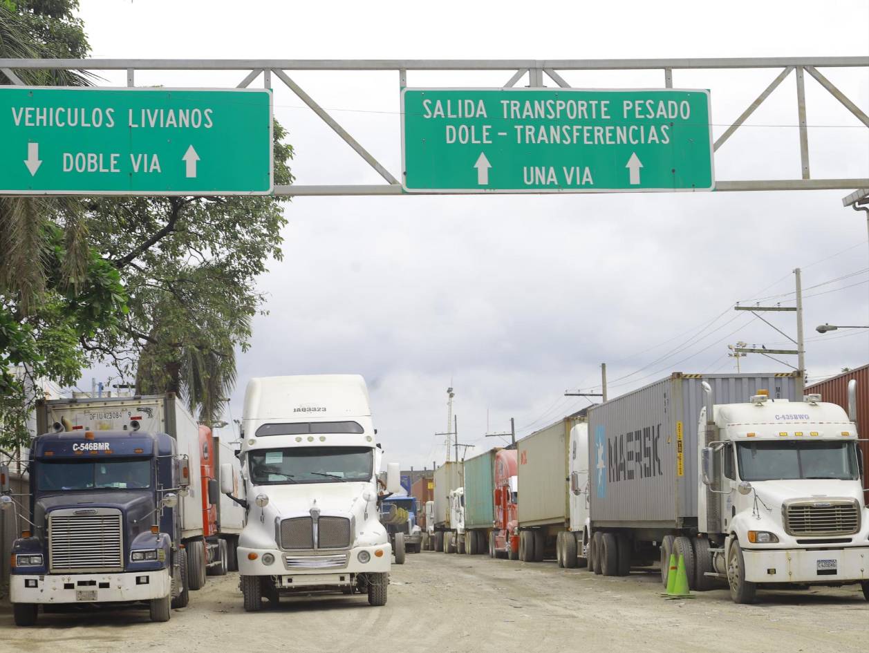 Aumento del comercio internacional enlentece a los puertos