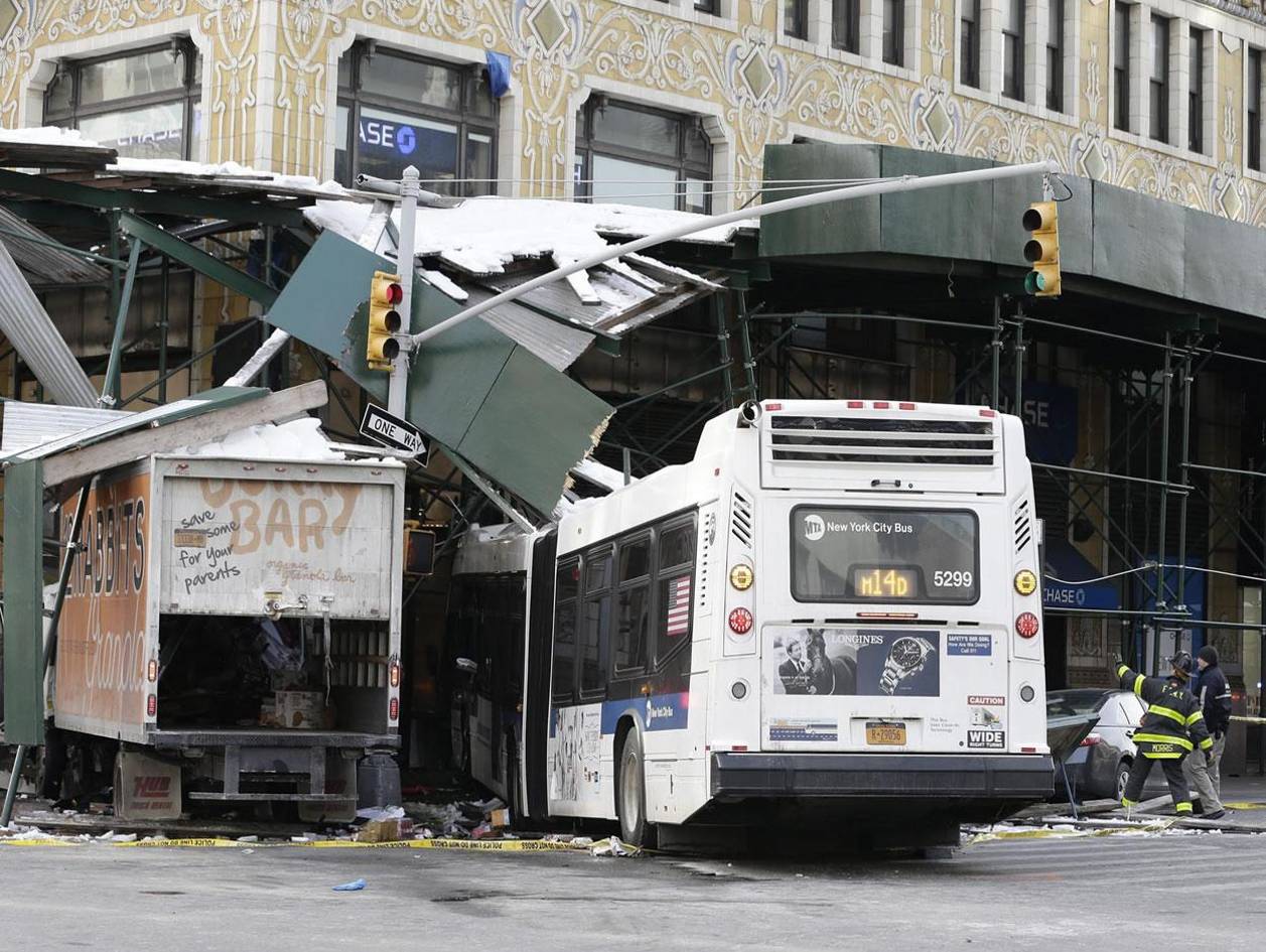 Accidente de bus turístico deja cinco personas muertas en Nueva York