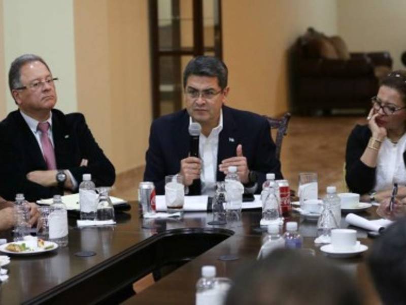 El presidente Hernández se ha reunido con varios sectores que apoyan el diálogo.