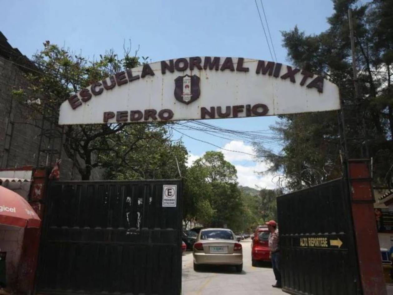 Docentes cuestionan preferencias en escuelas normales, agrícolas y de arte