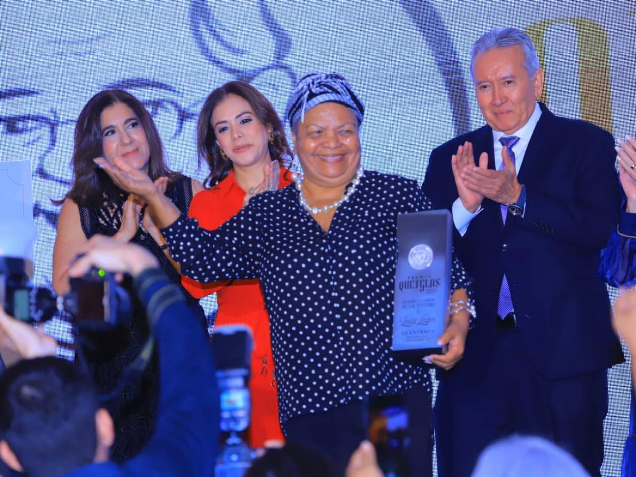 Zoila Lagos, directora de Apomuh gana el Premio Quetglas 2025