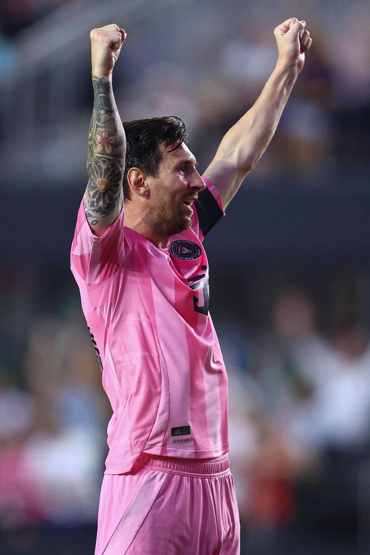 Messi celebrando uno de sus goles ante el Montreal.