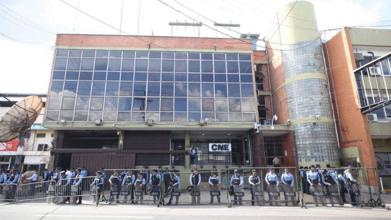 Analistas ven maniobra de Libre para debilitar CNE y desacreditar resultados