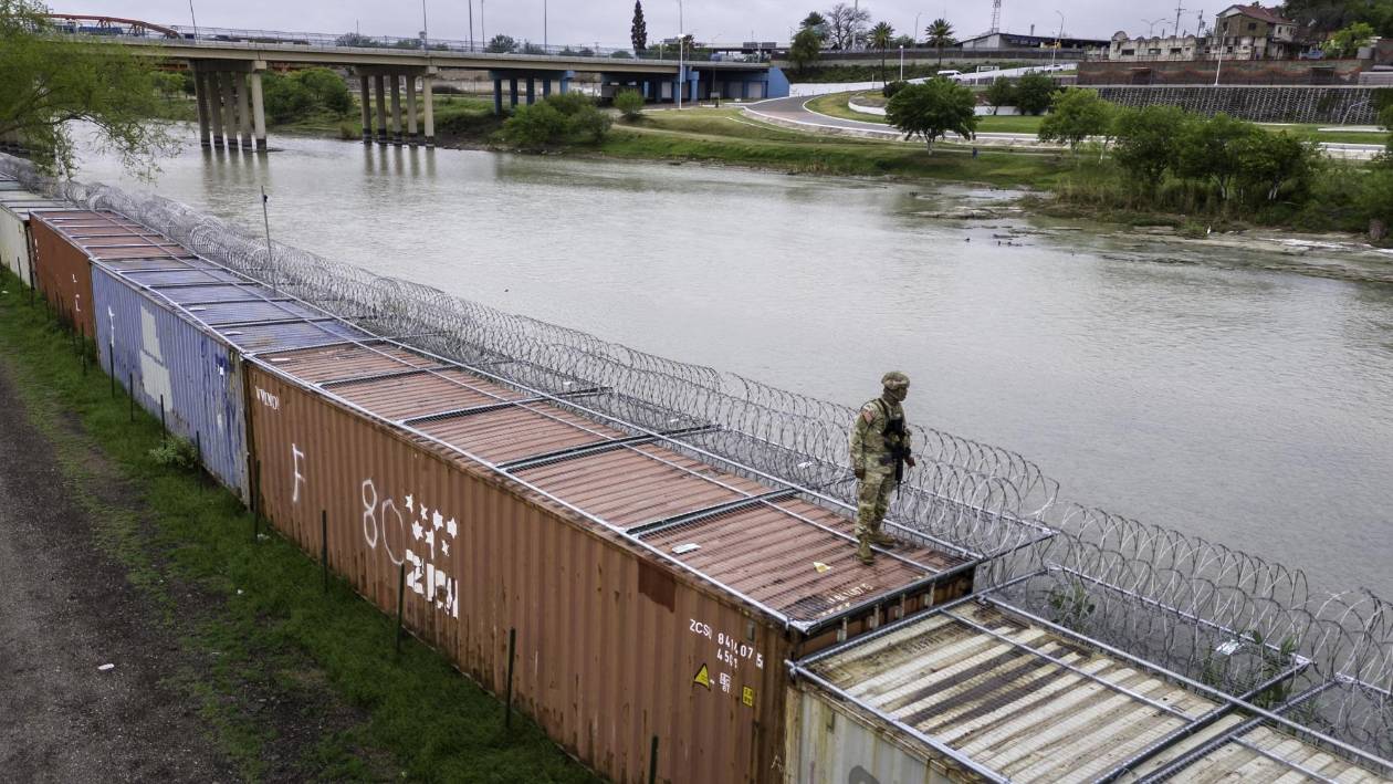 Corte Suprema de EEUU bloquea hasta nuevo aviso ley antiinmigrante de Texas