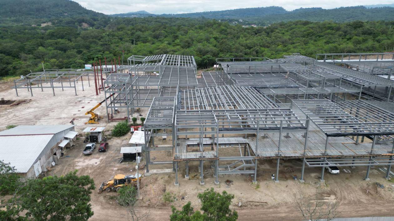 Nuevos hospitales entre denuncias de sobrecostos, demoras y obras a contrarreloj