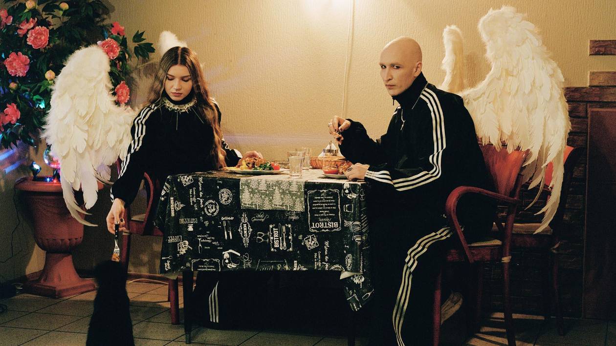 ”Ic3peak cambia su sonido en ‘Coming Home’ tras su exilio”