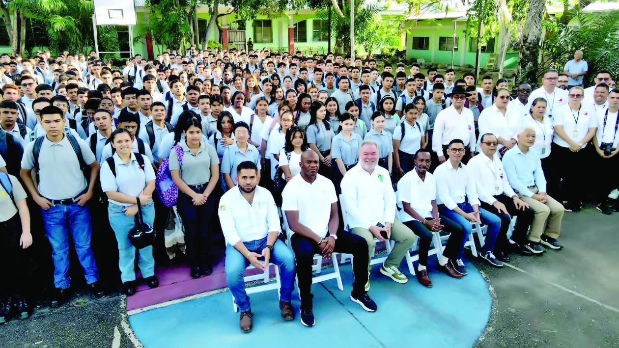 Más de 1,400 jóvenes inician clases en colegios técnicos