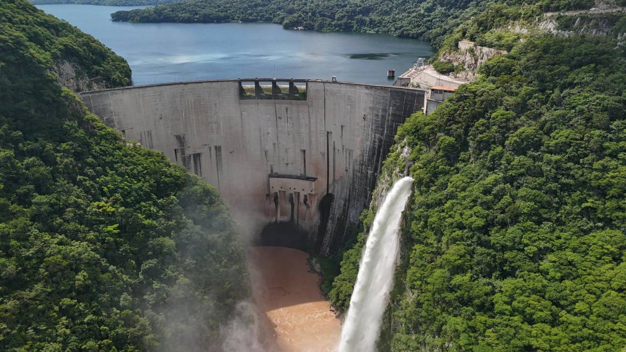 Enee inicia descarga controlada de El Cajón ante aumento del embalse