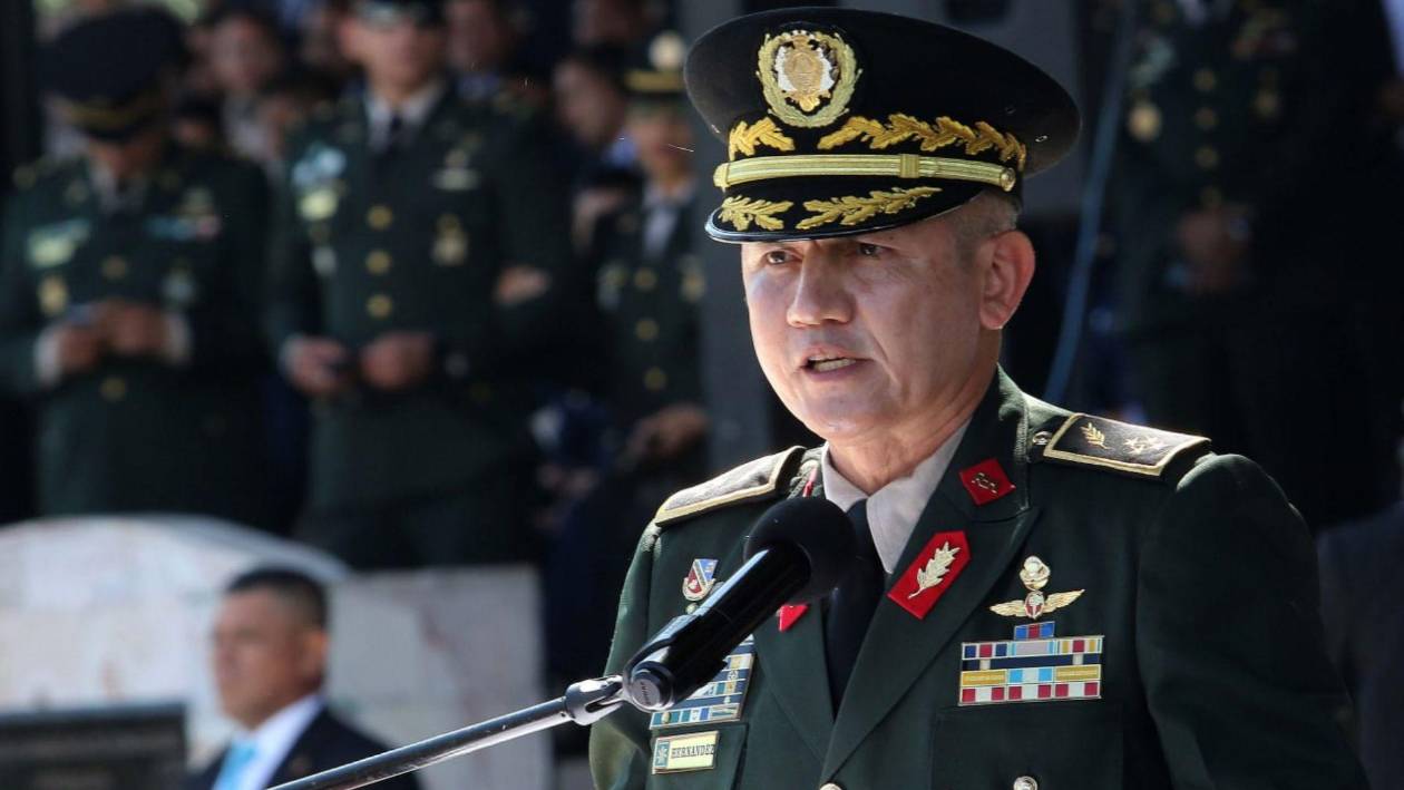 Contradicciones y excusas de Roosevelt Hernández, jefe de FF AA, en las primarias 2025