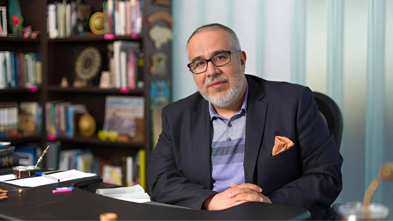 Hondureño Óscar Merlo, de niño migrante a docente universitario en EE.UU.