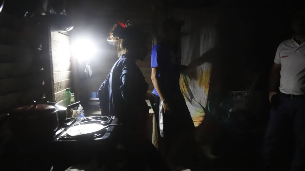 87.67% de cobertura: más de 280,000 casas carecen de energía en Honduras