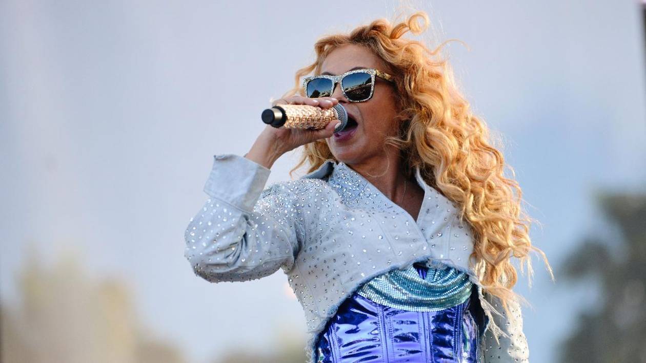 Paulina Rubio es desalojada de su residencia en Miami