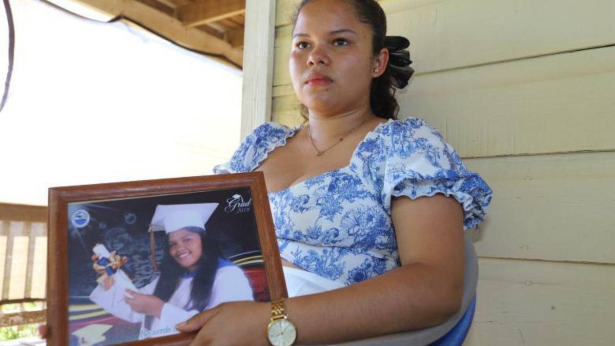 “No llegó a tiempo, perdió el ferri y por desgracia el vuelo estaba a 600 lempiras”