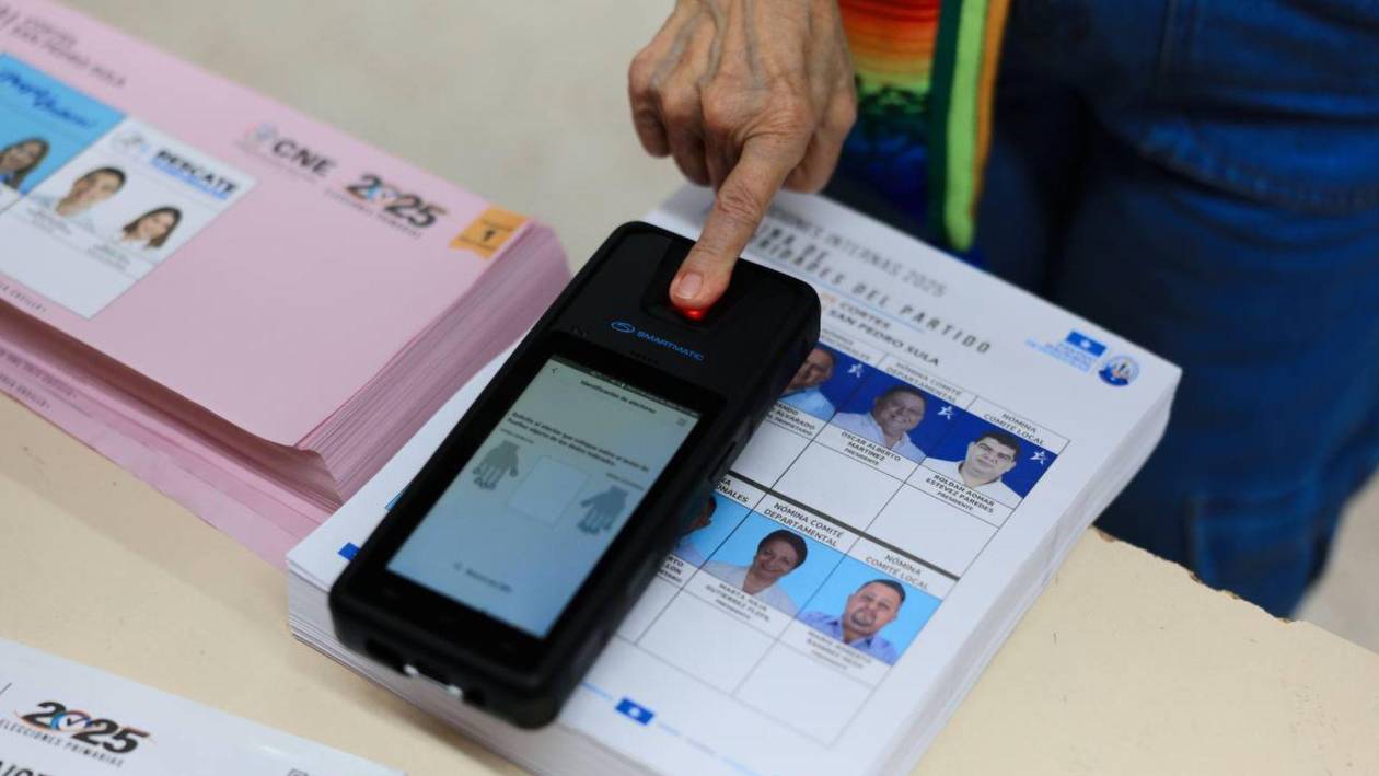 ¿Qué se debe hacer si falla el sistema de identificación biométrica?