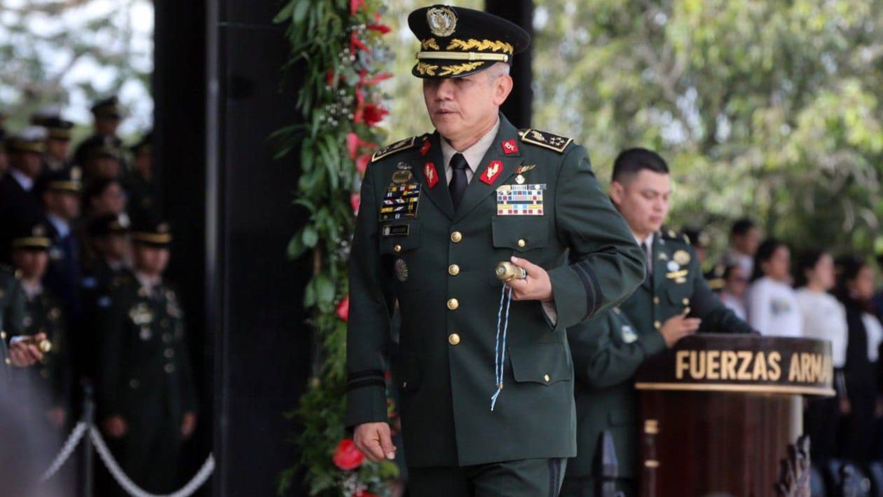 Roosevelt Hernández mezcla discurso político con amenazas a oficiales en reunión castrense