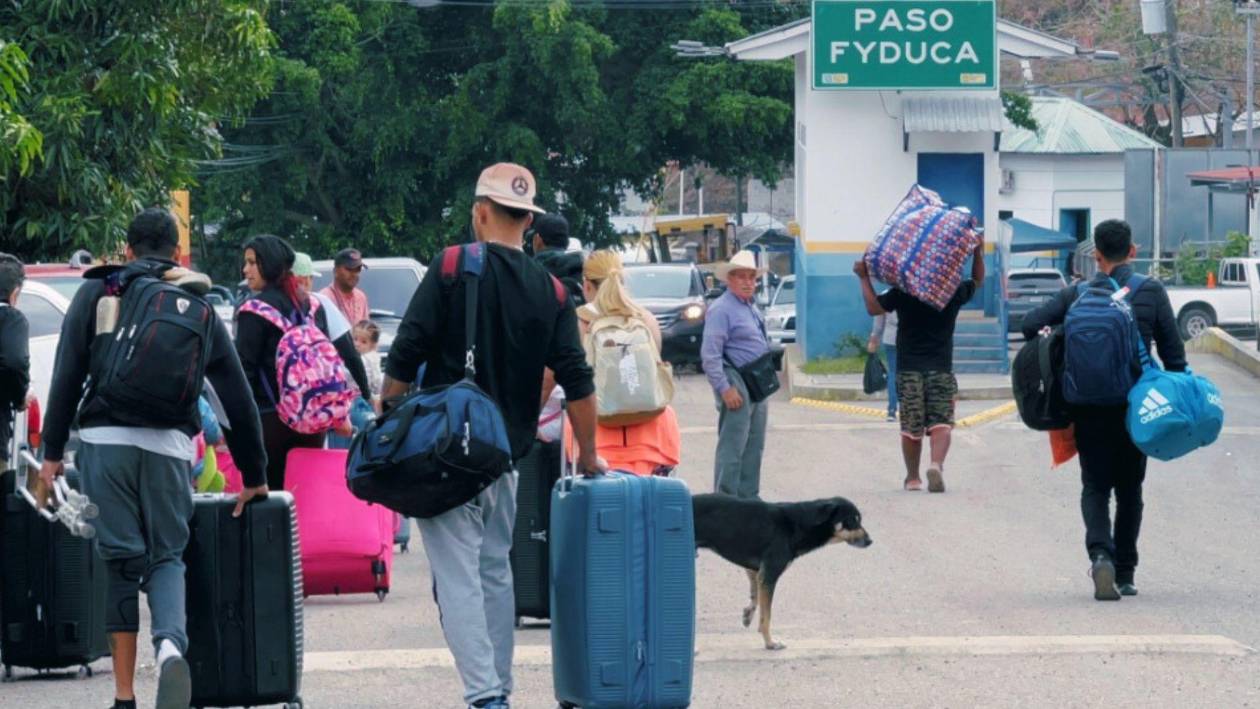 “Se necesita al menos $10,000, porque los carteles tienen blindadas las fronteras”