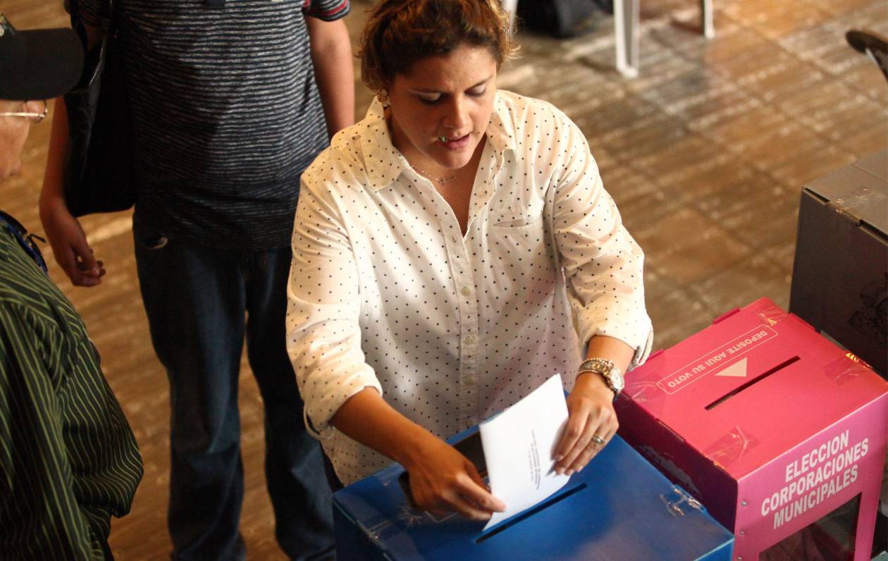 Jóvenes luchan por espacios ante la sombra de “caciques” de partidos